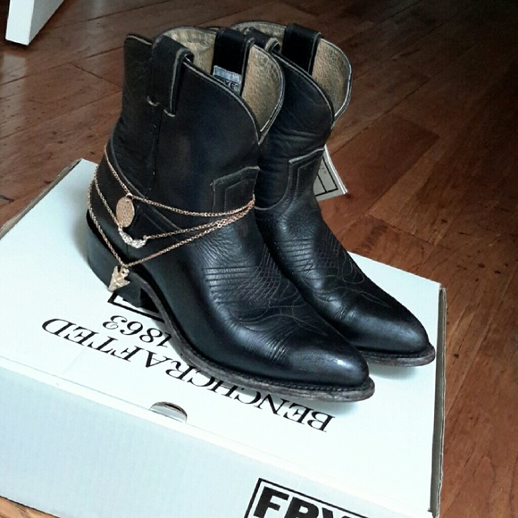 Frye Shoes - Frye Billy short boot