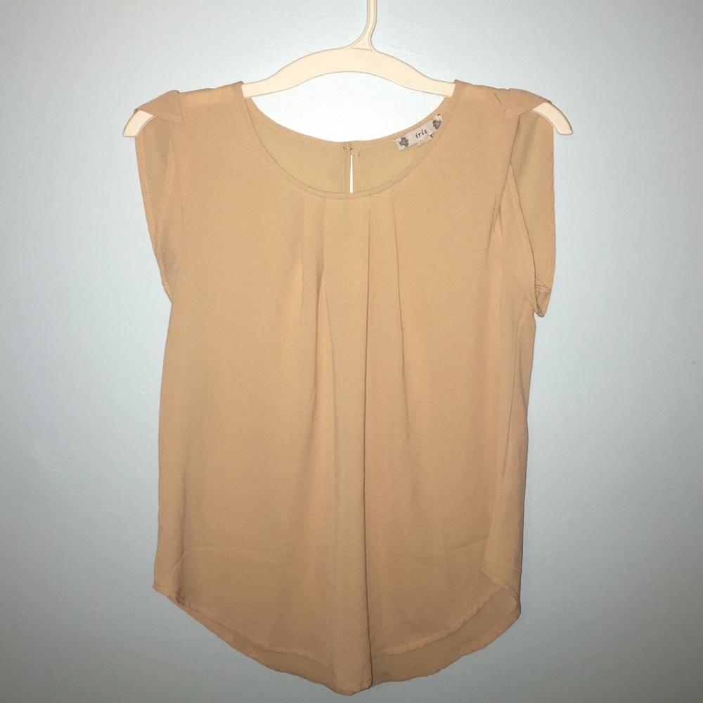 Cute dressy beige top, unworn