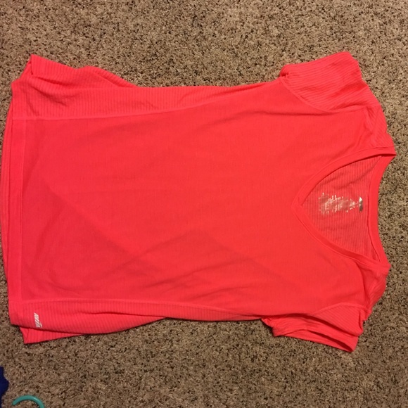 Work out tops - Picture 2 of 2