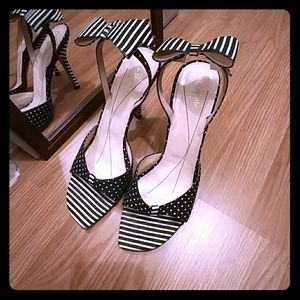 Kate Spade B&W bow heels Size 9