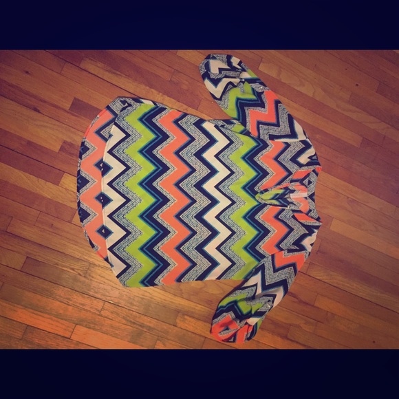 Chevron BRIGHT colored  polyester 3/4 sleeve top - Picture 1 of 3