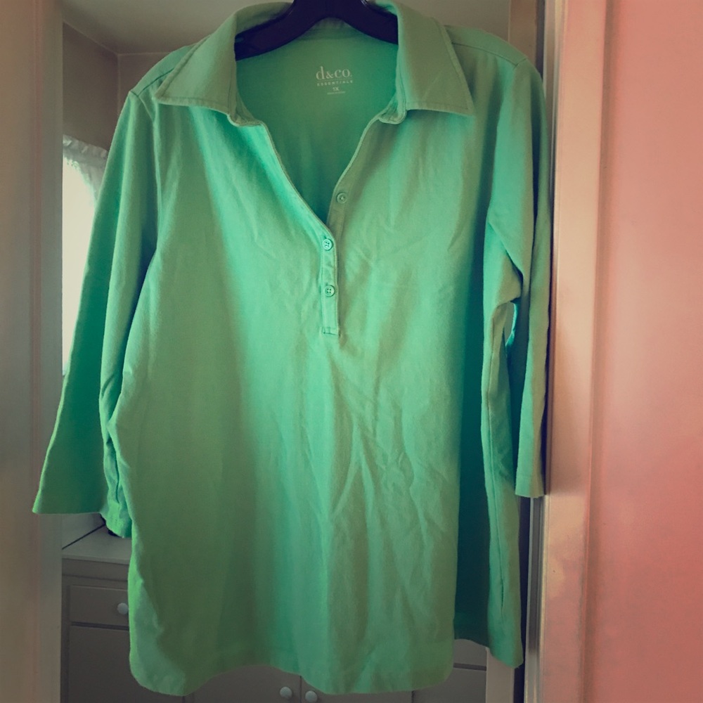 Three quarter length sleeve top