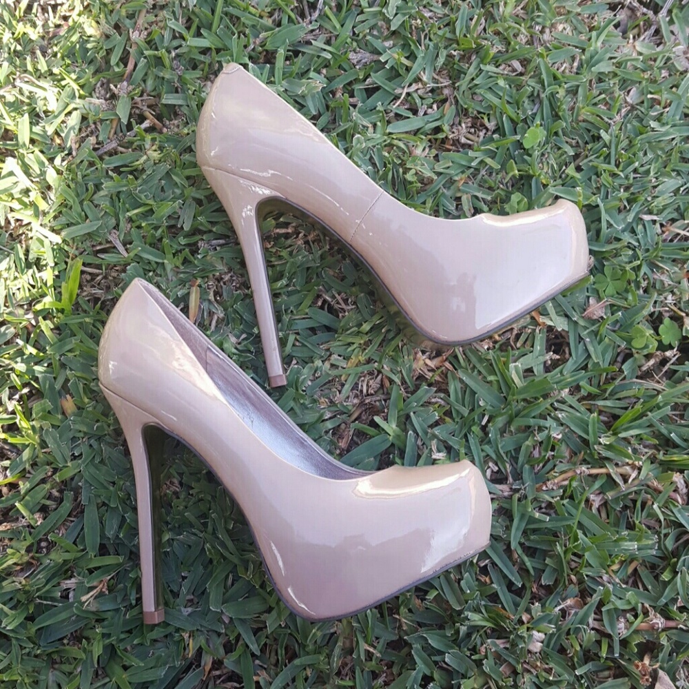 Nude patent Steve Madden heels