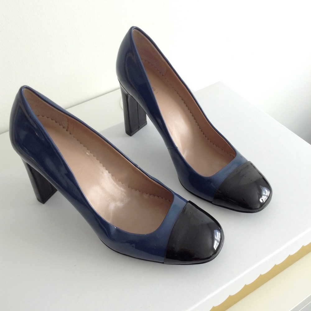 Tahari Blue and Black Pumps, excellent condition