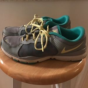 women's nike flex sneakers