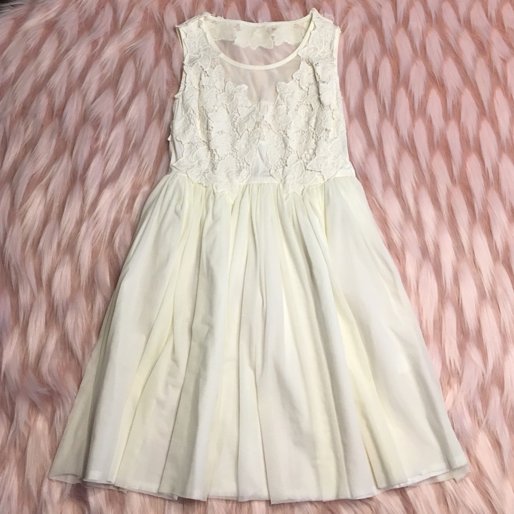 Beautiful off white lace dress new