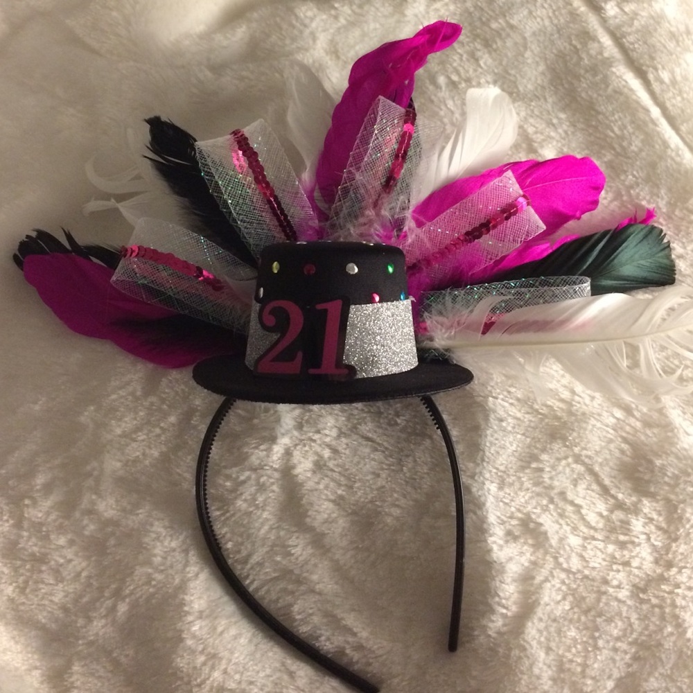 Little "21" top hat with feathers