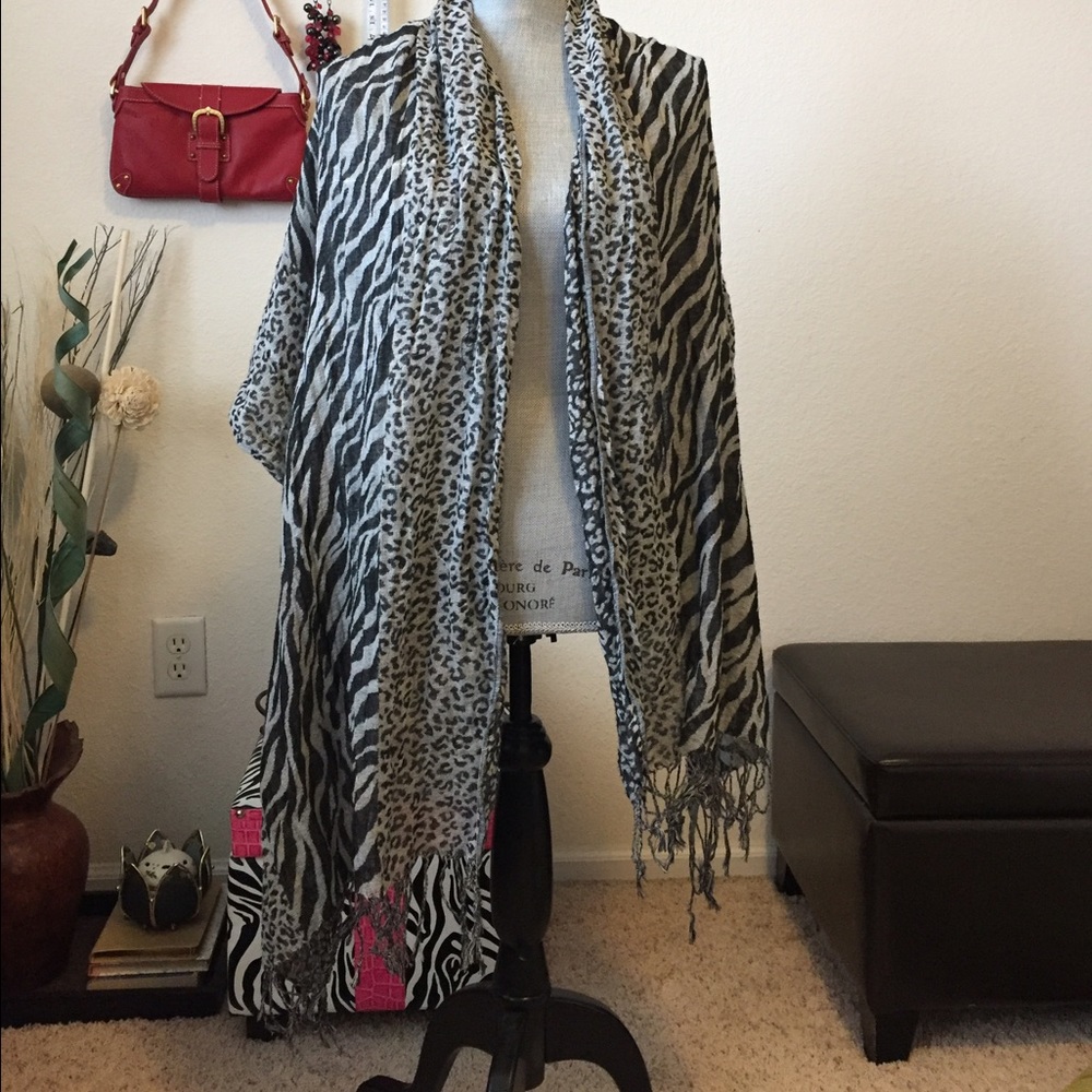 Beautiful Scarf , black and gray color