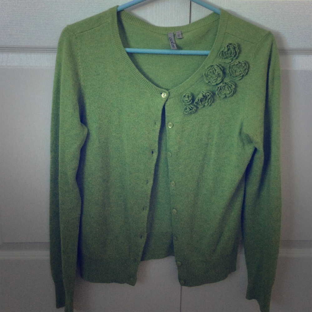 Cardigan Sweater with flower detail