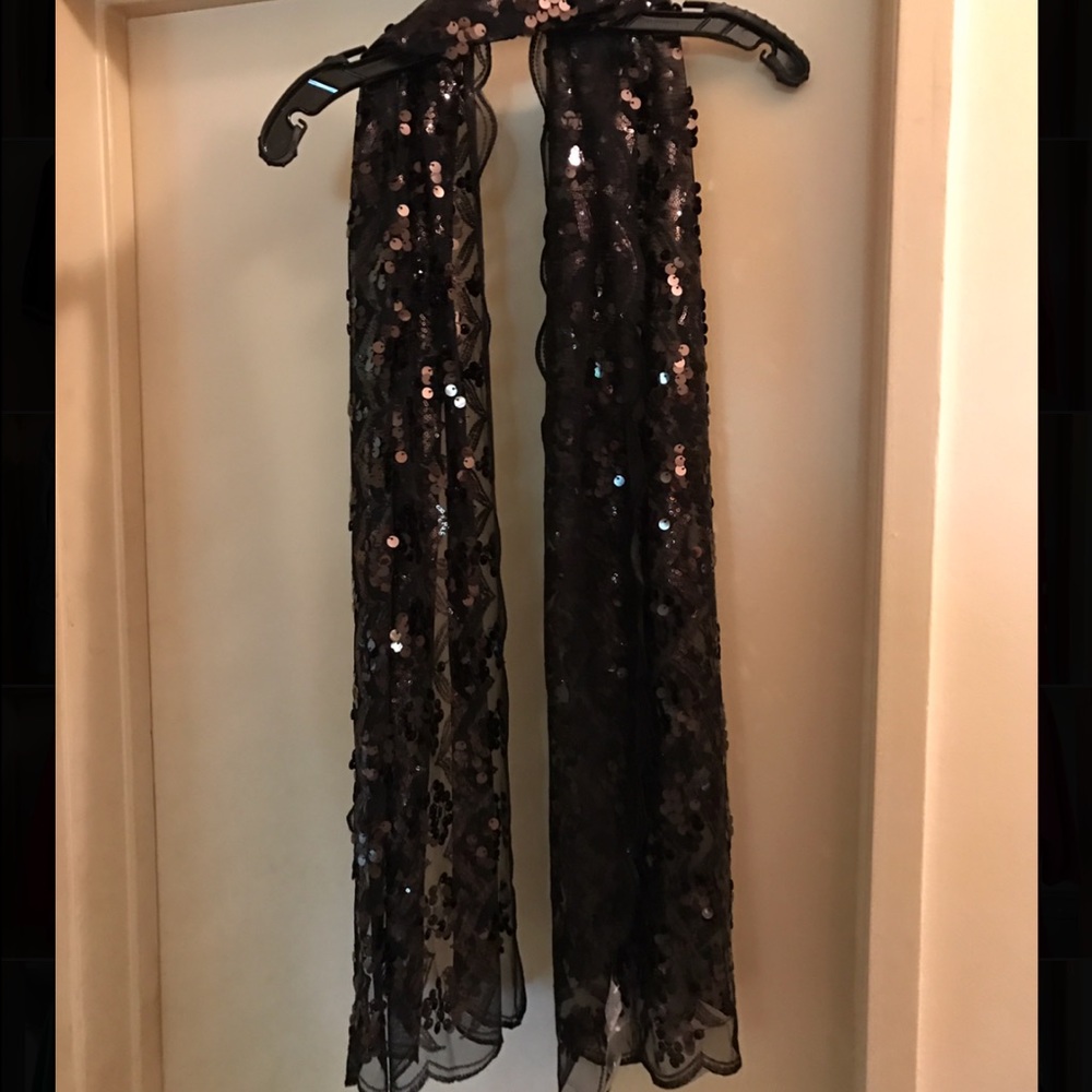 Sequenced scarf