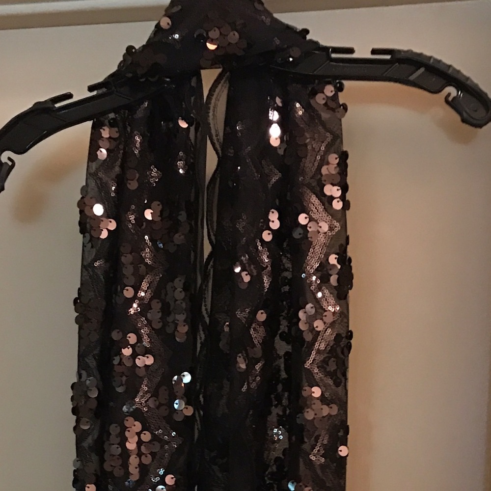 Sequenced scarf - Picture 2 of 2