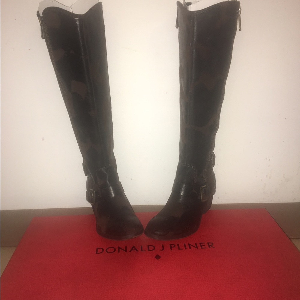 Brand New!!! Donald J Pliner Vintage Suede Boots