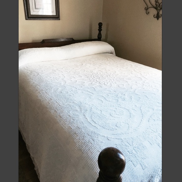 Vintage Other - Vintage Chenille bedspread w/ Bohemian print