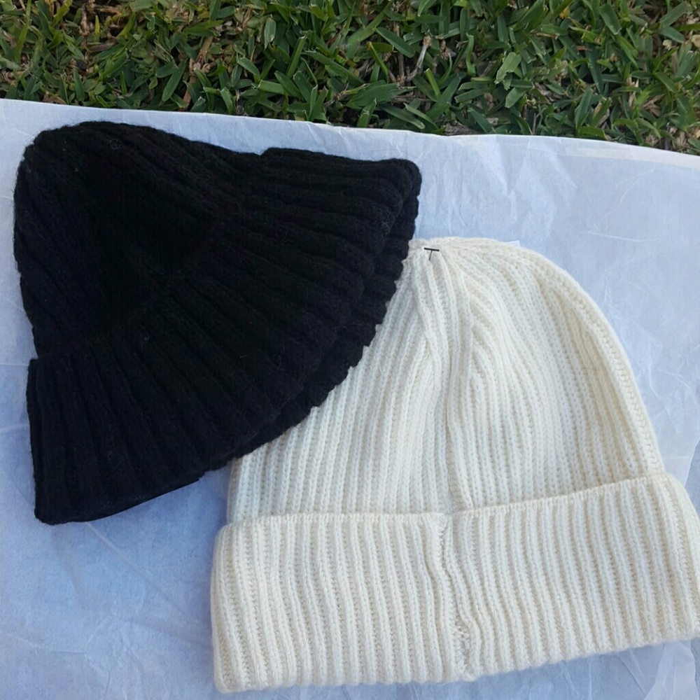 2 H&M BEANIES
