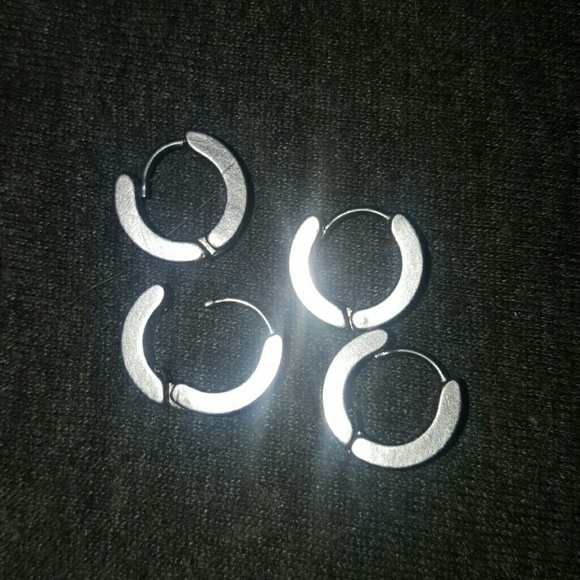 NEW❤Stainless Steel Huggies - Picture 3 of 3