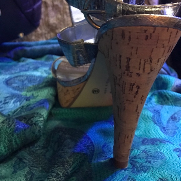 Chinese Laundry silver embossed leather Heel💋 - Picture 3 of 4