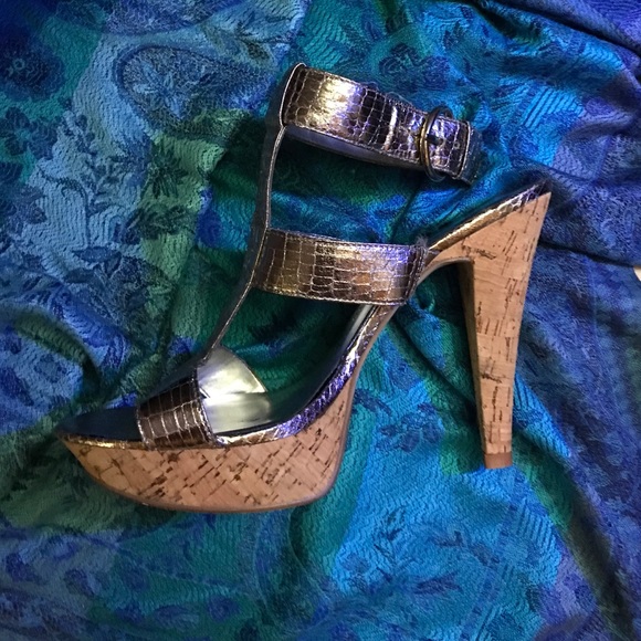 Chinese Laundry silver embossed leather Heel💋 - Picture 2 of 4