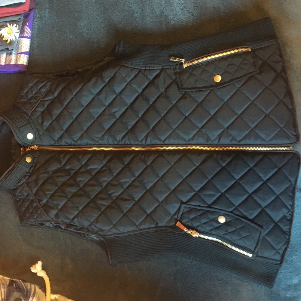 Black tapered vest
