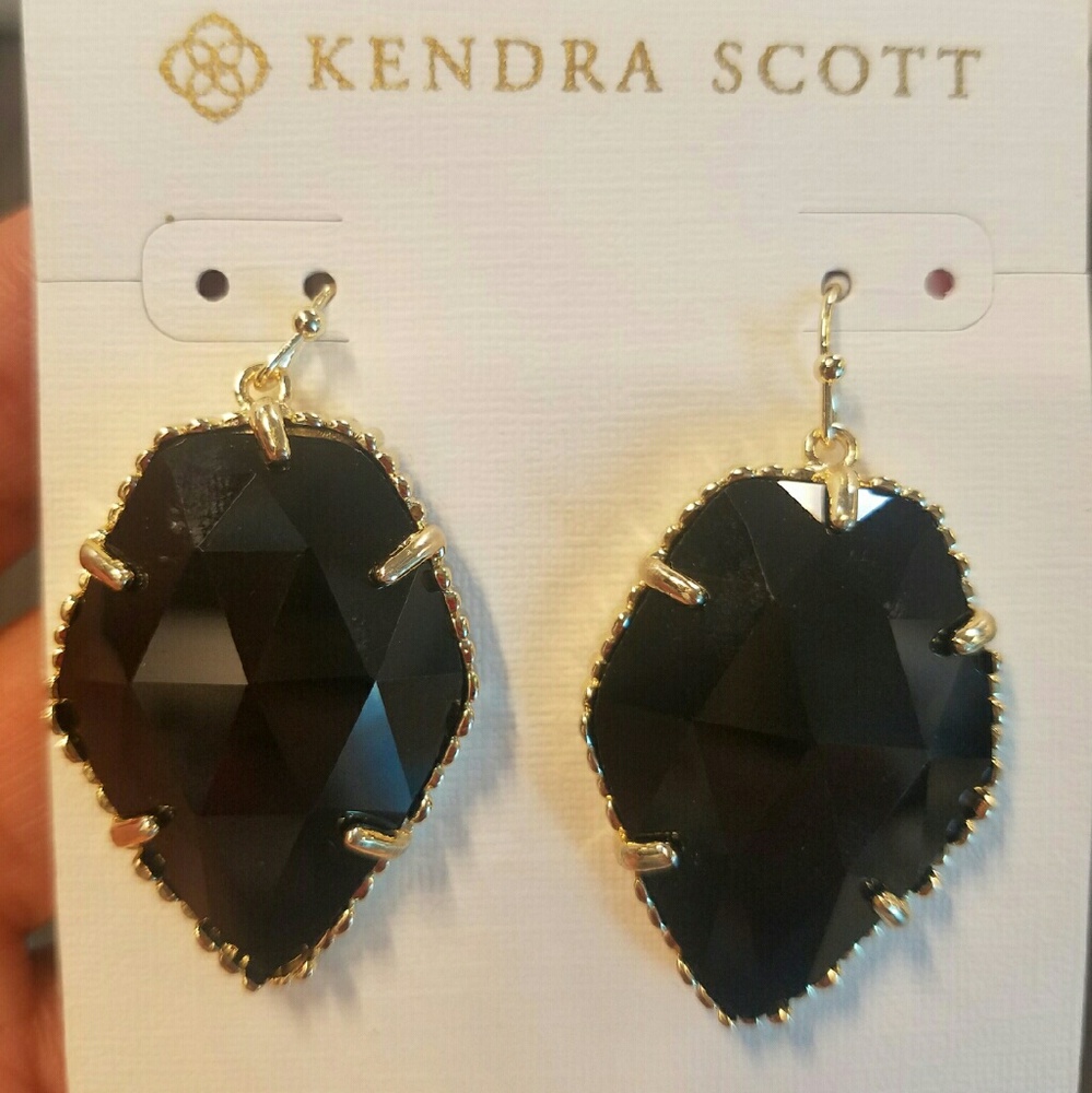 SOLD!!!!! DO NOT BUY...Kendra scott earring