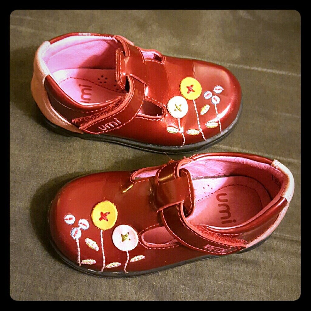Umi shoes baby girls size 5 US, 20 EUR.