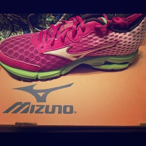 Women's Mizuno running shoes