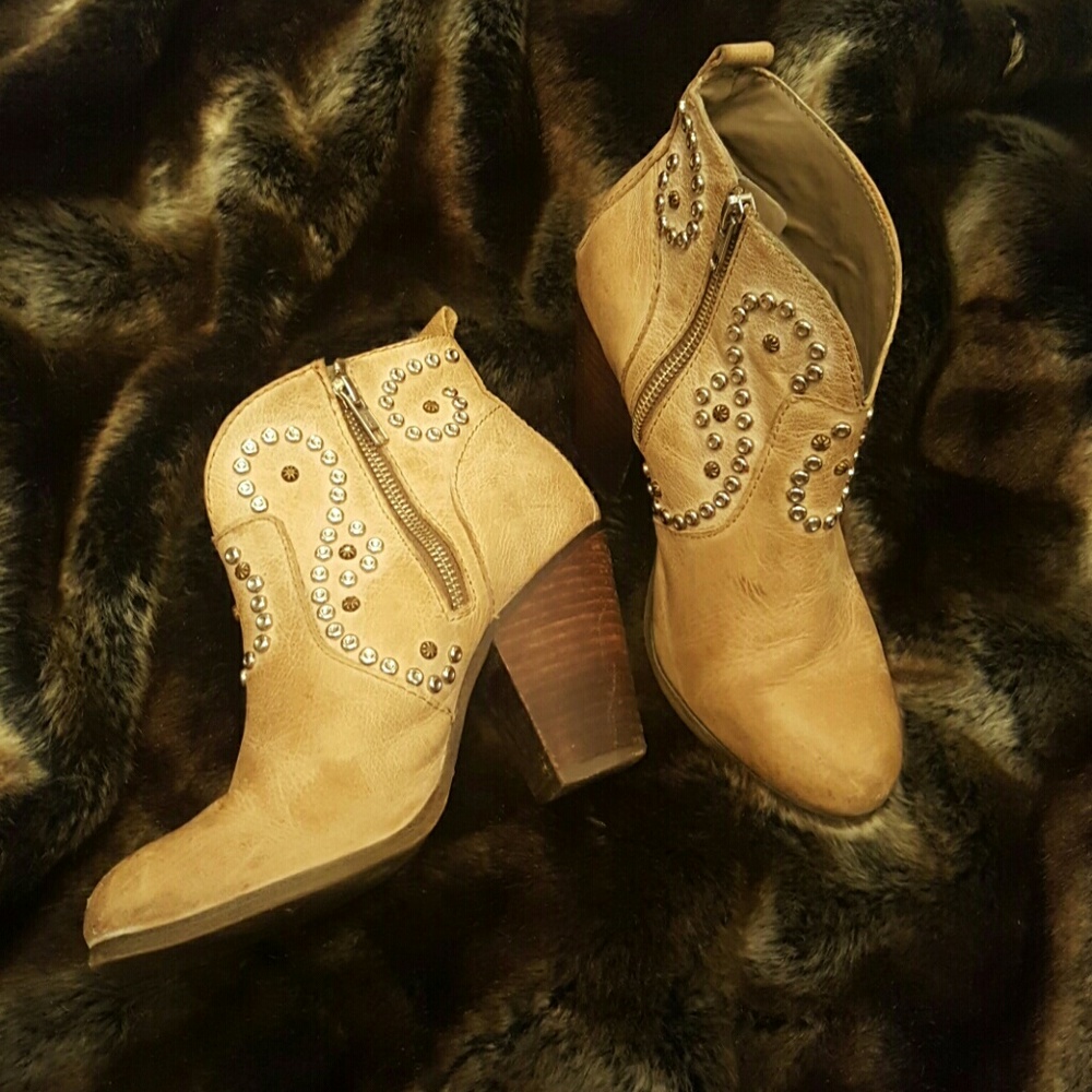 Steve Madden western booties