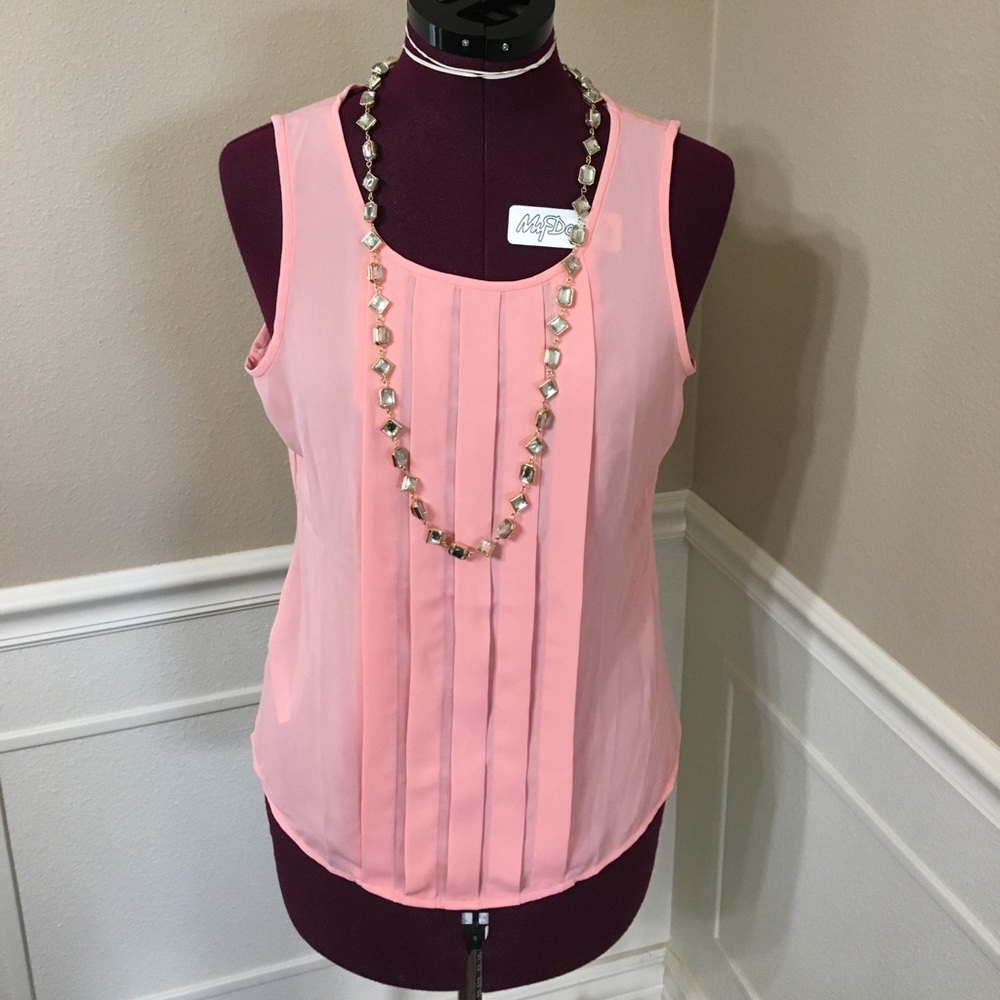 SOLD 🎉🎉 NWT Ann Taylor Knit back top