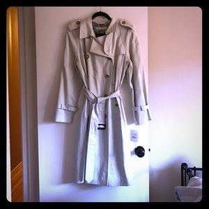 NWT Coat, beautiful light taupe/grey size 10