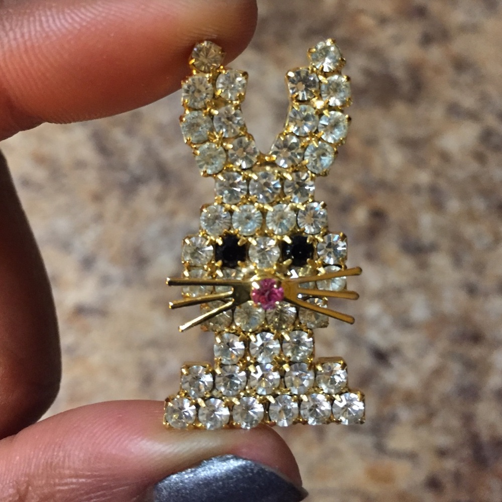 Vintage bunny brooch