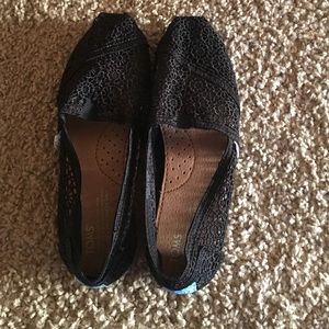 Black lace TOMS