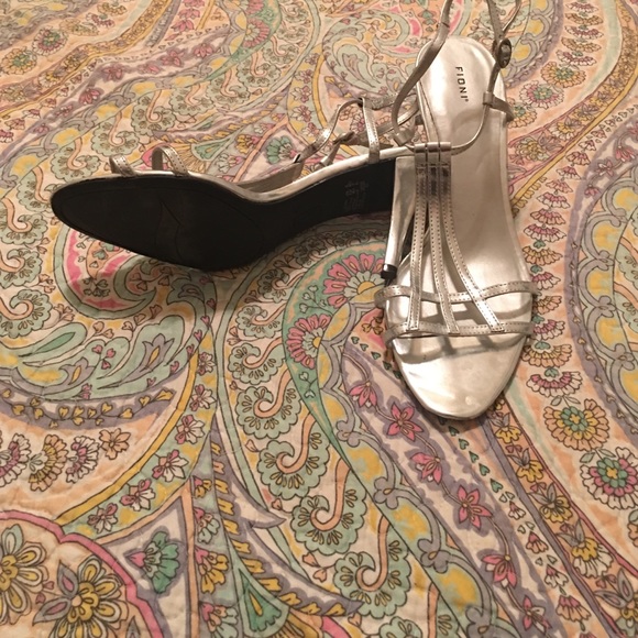 Formal Shoes - Picture 2 of 3