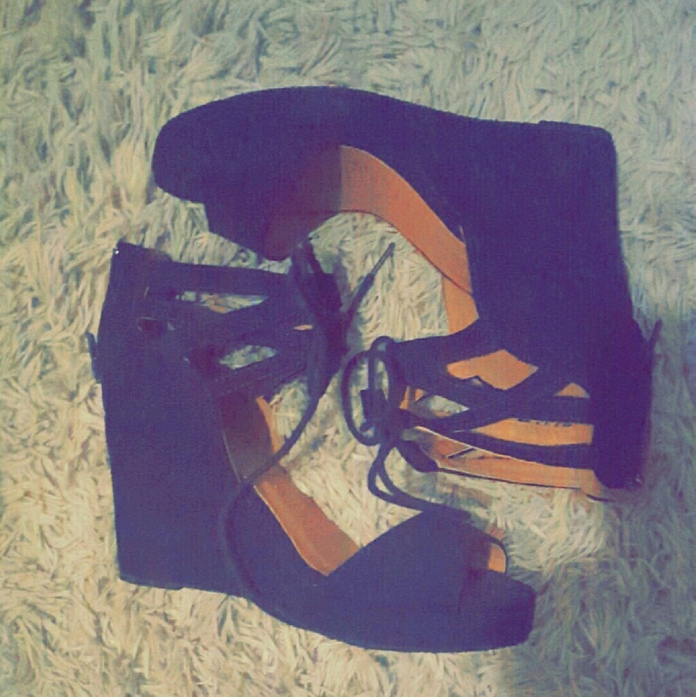 Navy blue front tie wedges
