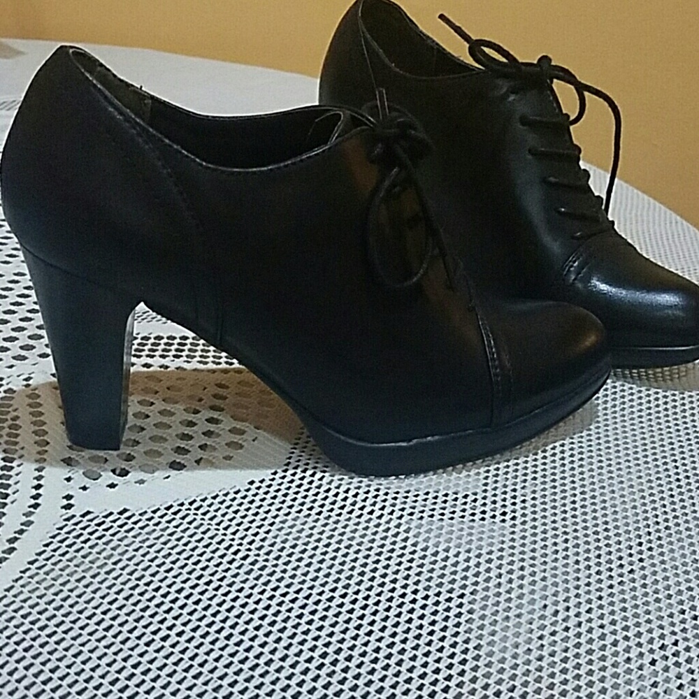 Rialto Prissy Black Shoes