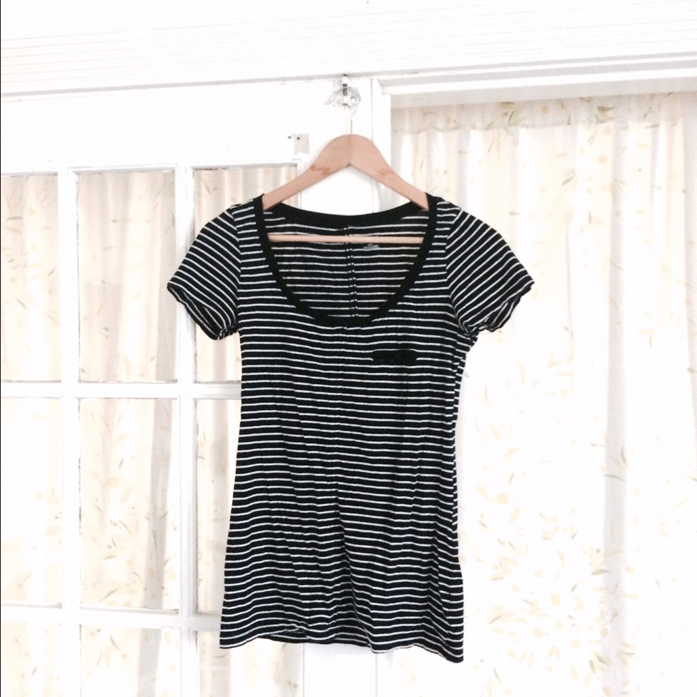 Black shirt w white stripes stretchy