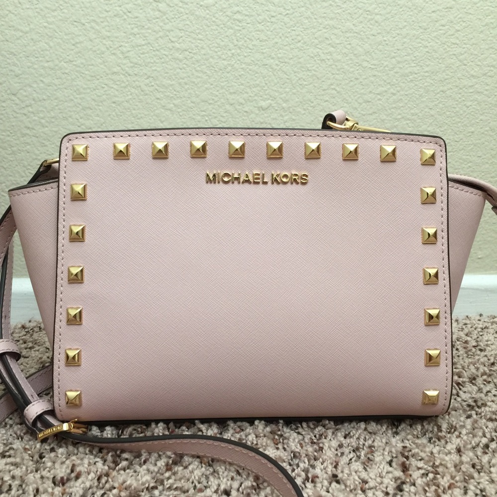 ❌❌SOLD❌❌ Michael Kors Medium Selma Messenger