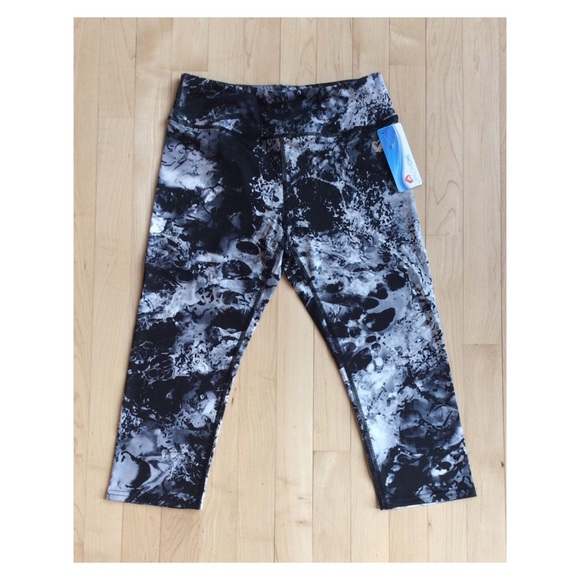 Activewear capris Sizes S, M, L, XL NWT - Picture 1 of 5