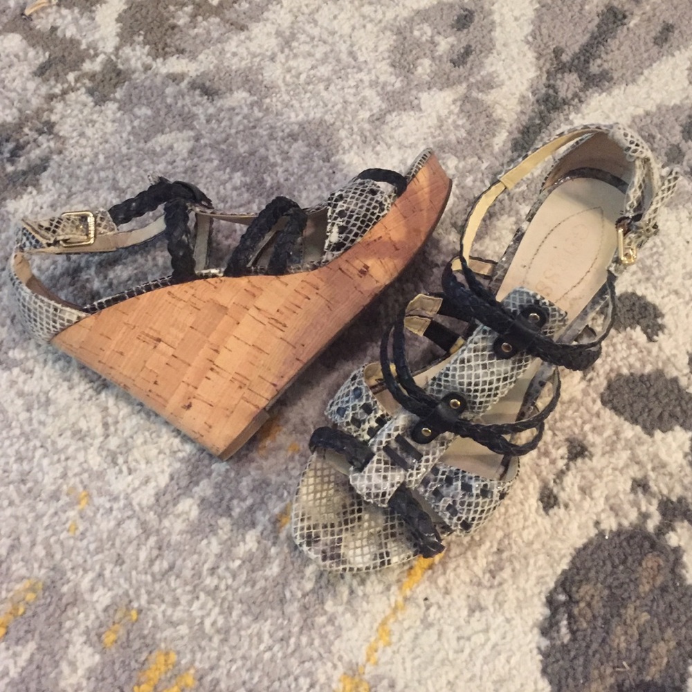 Guess wedge sandals