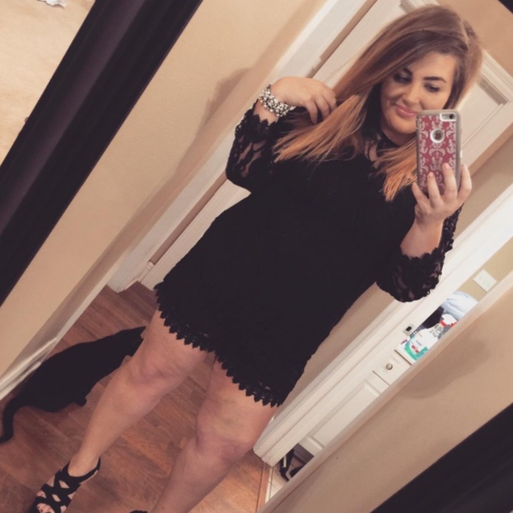 PLUS SIZE LACE ROMPER - Picture 4 of 4
