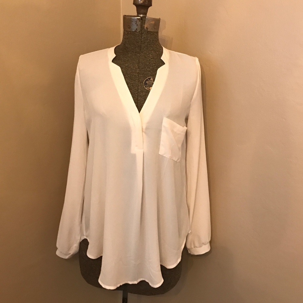NWT Francesca's cream no collar blouse no flaws.