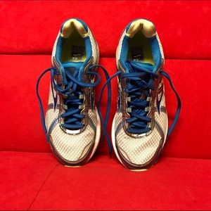 Women's Brooks Adrenaline GTS 15 Running Shoes