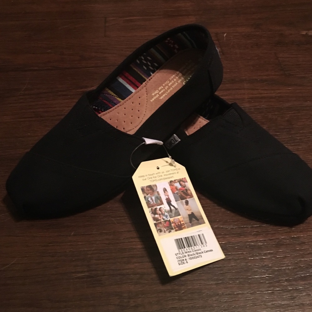 NWT Black Toms