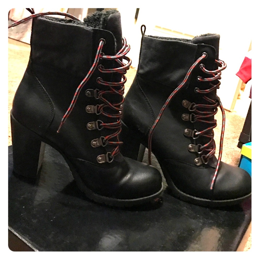 Never worn lace up boot with chunky heel