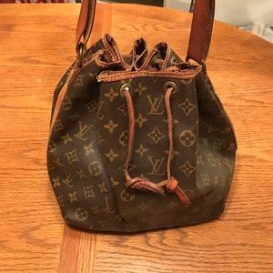 Authentic Louis Vuitton Barrel purse
