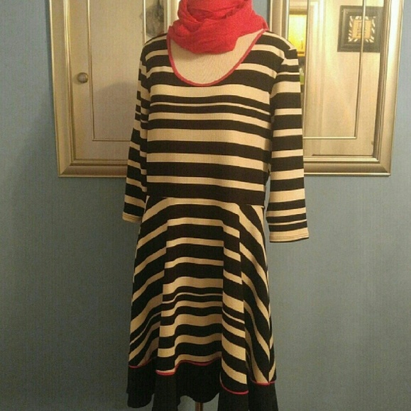 Dresses & Skirts - Black and White Skater Flare Dress!