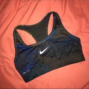 Nike Medium Support Sports Bra
