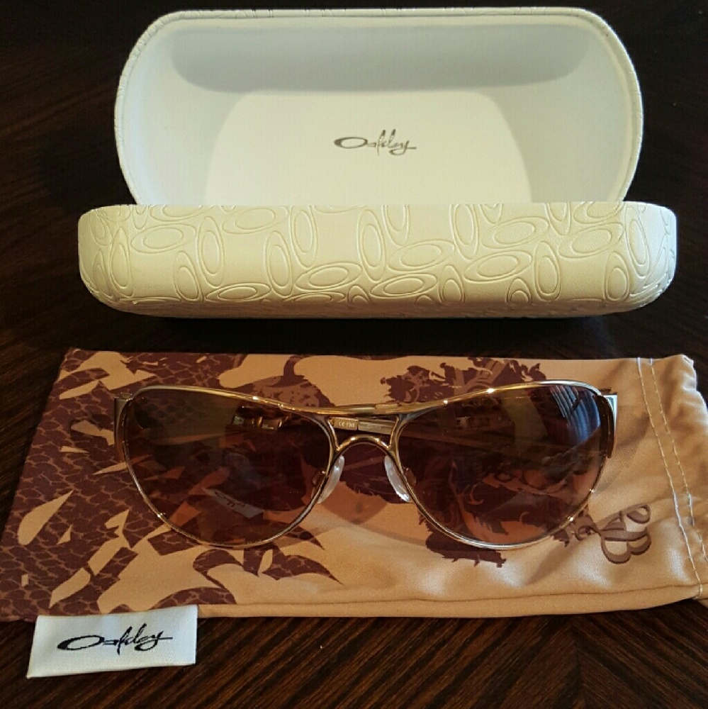 Oakley "Restless" Woman's Sunglasses