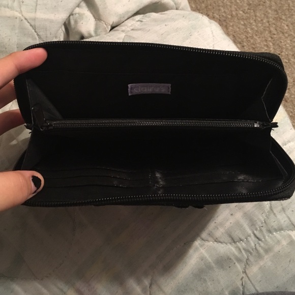 Claire's black sparkly bow wallet - Picture 3 of 4