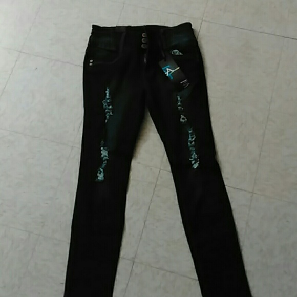 Jeans - Picture 2 of 4