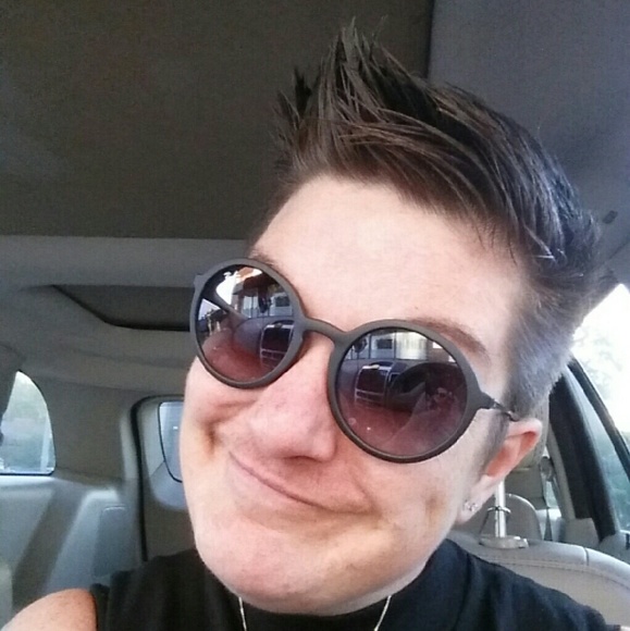 Meet your Posher, Susan - Picture 1 of 1