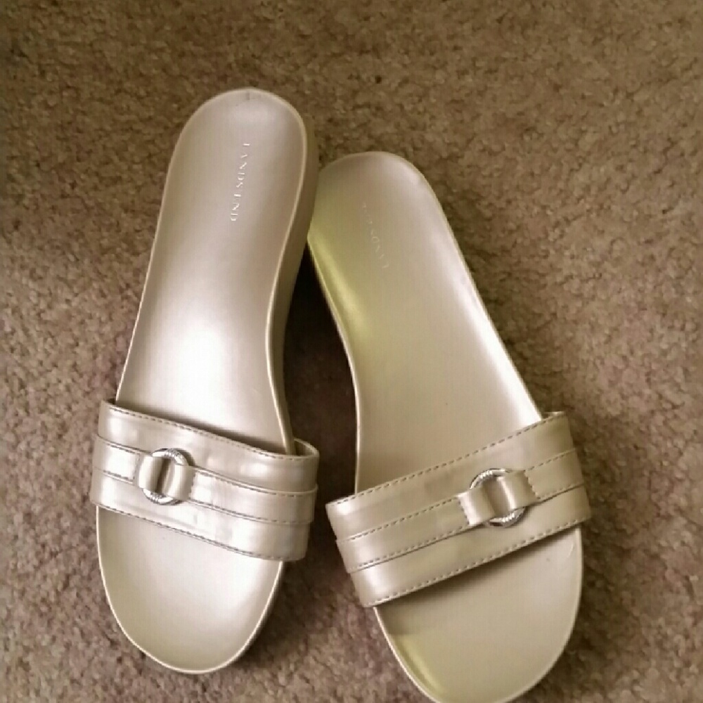 Pearly beige Comfy Slides